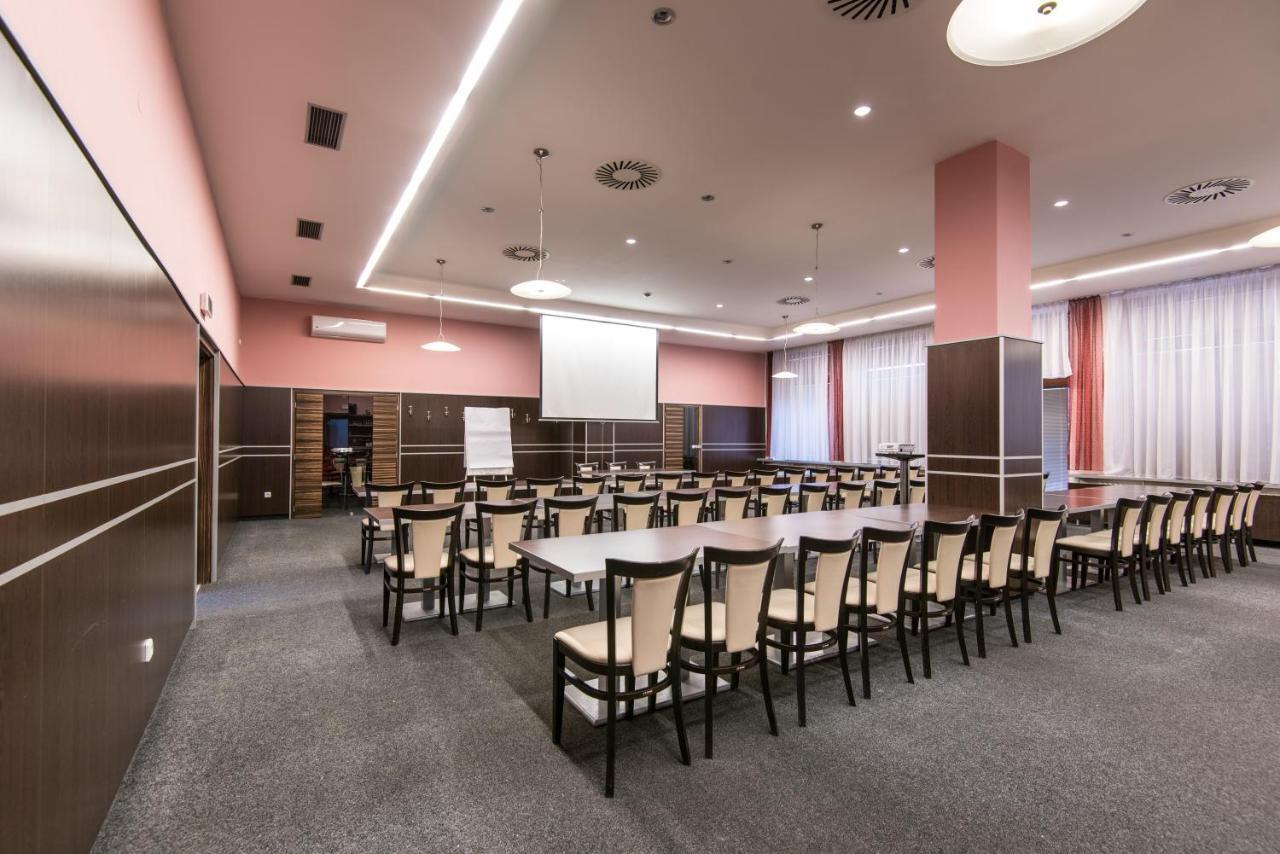 Hotel Grand Uherské Hradiště Dış mekan fotoğraf